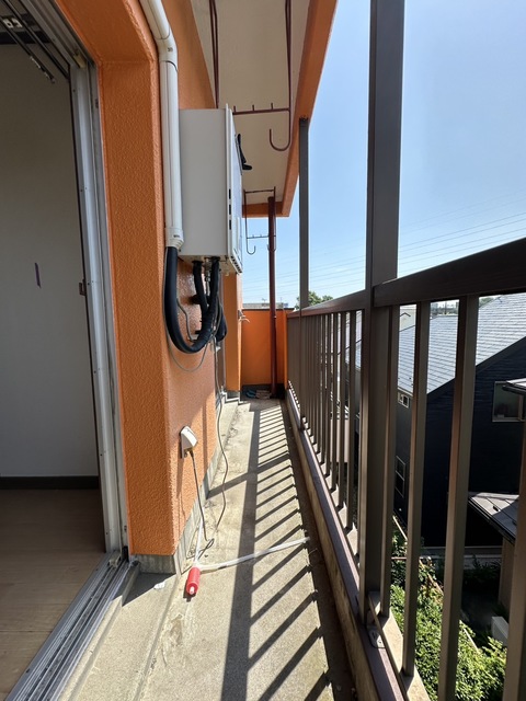 バルコニー　リフォーム前のお部屋です