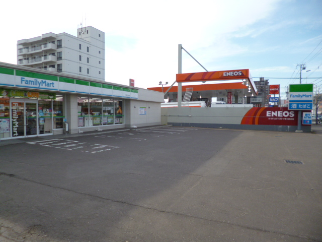 コンビニ　セブンイレブン（コンビニ）まで325m