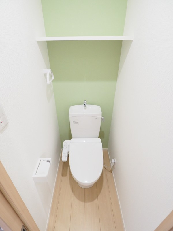 トイレ　ウォシュレット付きです。