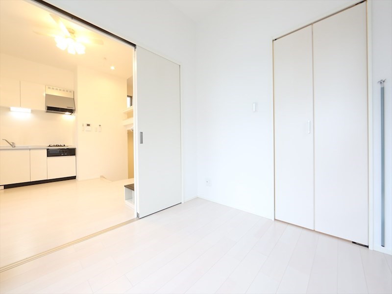 その他部屋・スペース　洋室3.7帖　ウォークインクローゼット付（収納充実）同型写真