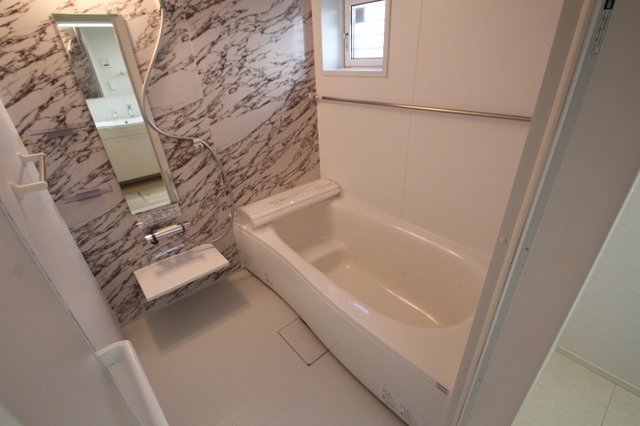 バス・シャワールーム　別室参照（カラータイプが異なる場合があります）