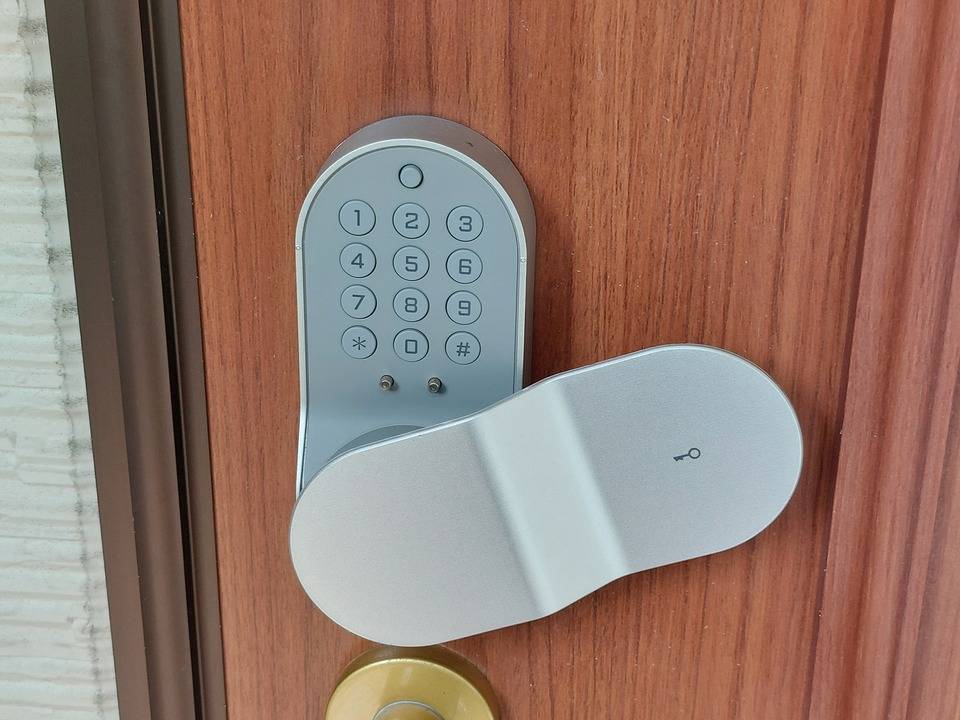 玄関　テンキーロック