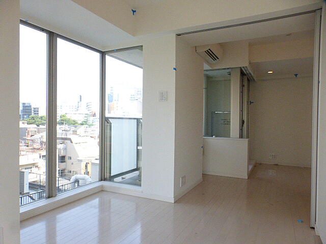 居室・リビング　ゆったり過ごせる居間です