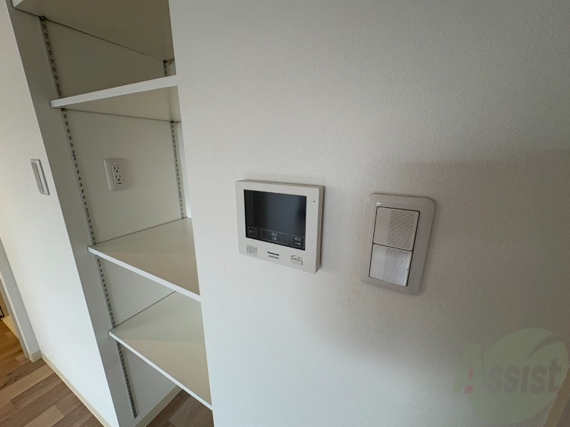 セキュリティ　ＴＶモニター付インターホンです。来客者の顔が見えるので安心！