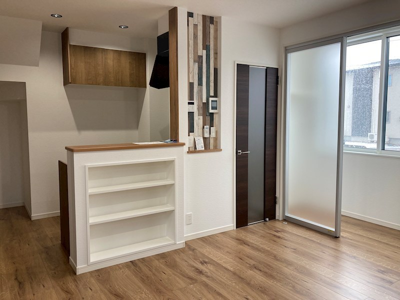 居室・リビング　陽あたりの良い明るいリビング