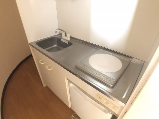 キッチン　ミニ冷蔵庫ついてます。※写真は別のお部屋のものです。