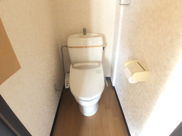 トイレ　※写真は別のお部屋のものです。