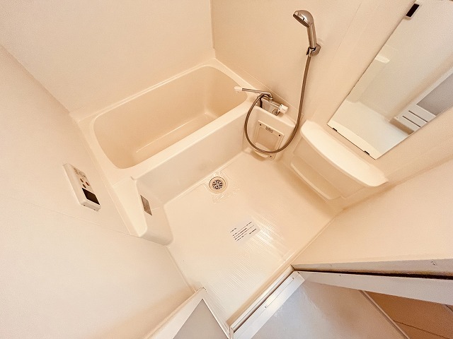 バス・シャワールーム　落ち着いた空間のお風呂です