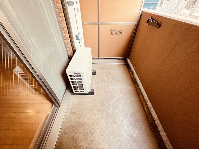 バルコニー　外からの目が気にならないバルコニーで洗濯物が干せます