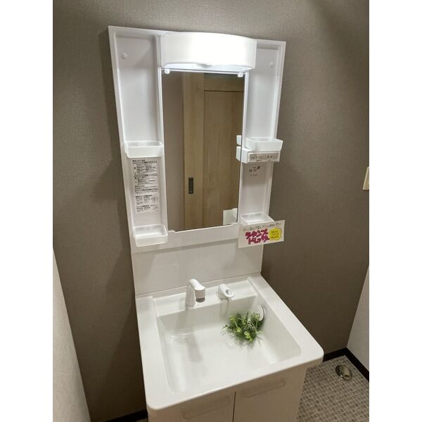 洗面設備　スペースが確保できる洗面所です