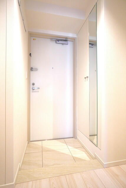 玄関　※別部屋参考写真