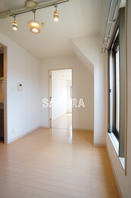 居室・リビング　使いやすい形の為、レイアウトを楽しめます♪