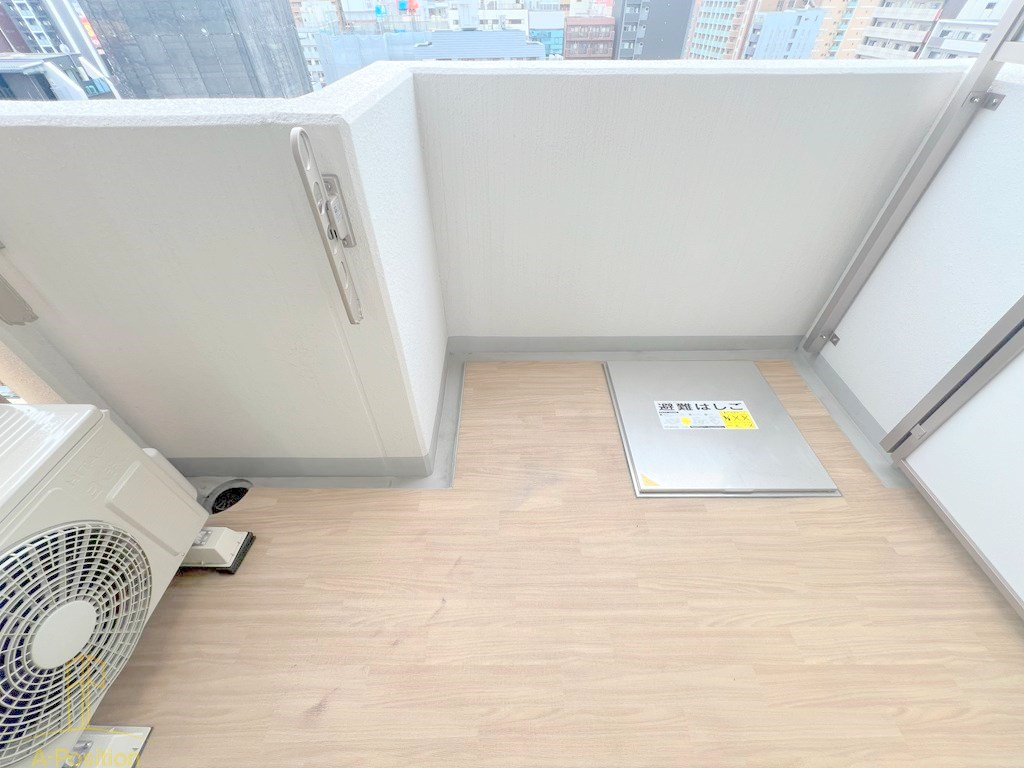 バルコニー　セレニテ難波プリエ