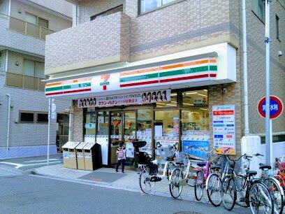 コンビニ　セブンイレブン 荒川町屋2丁目店（コンビニ）まで150m