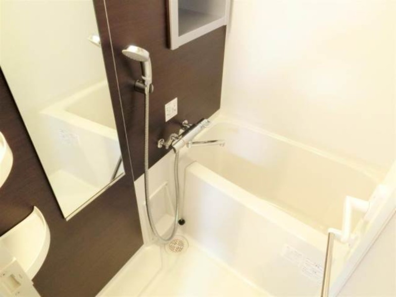 バス・シャワールーム　浴室乾燥機付きのお風呂です♪