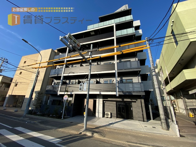 建物外観　下総中山の地に堂々と登場。