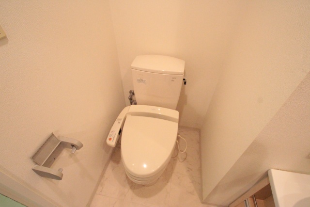 トイレ　※別室の参考写真の為、現況優先です。