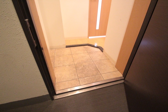 玄関　※別室の参考写真の為、現況優先です。