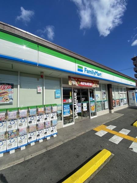 コンビニ　ファミリーマート寝屋川寿町店（コンビニ）まで894m