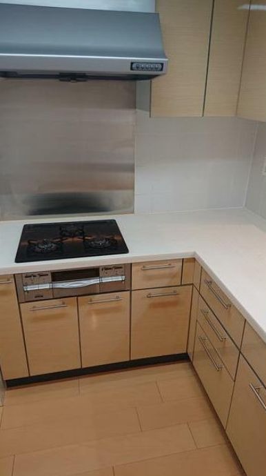 キッチン　同タイプ・別住戸のお写真となります