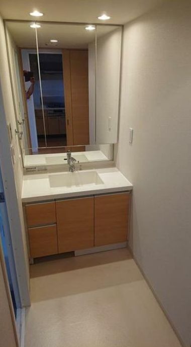 洗面設備　同タイプ・別住戸のお写真となります