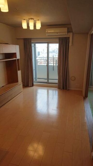 居室・リビング　同タイプ・別住戸のお写真となります