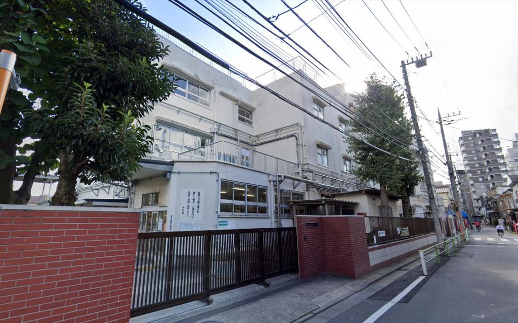 小学校　板橋区立志村第三小学校（小学校）まで180m