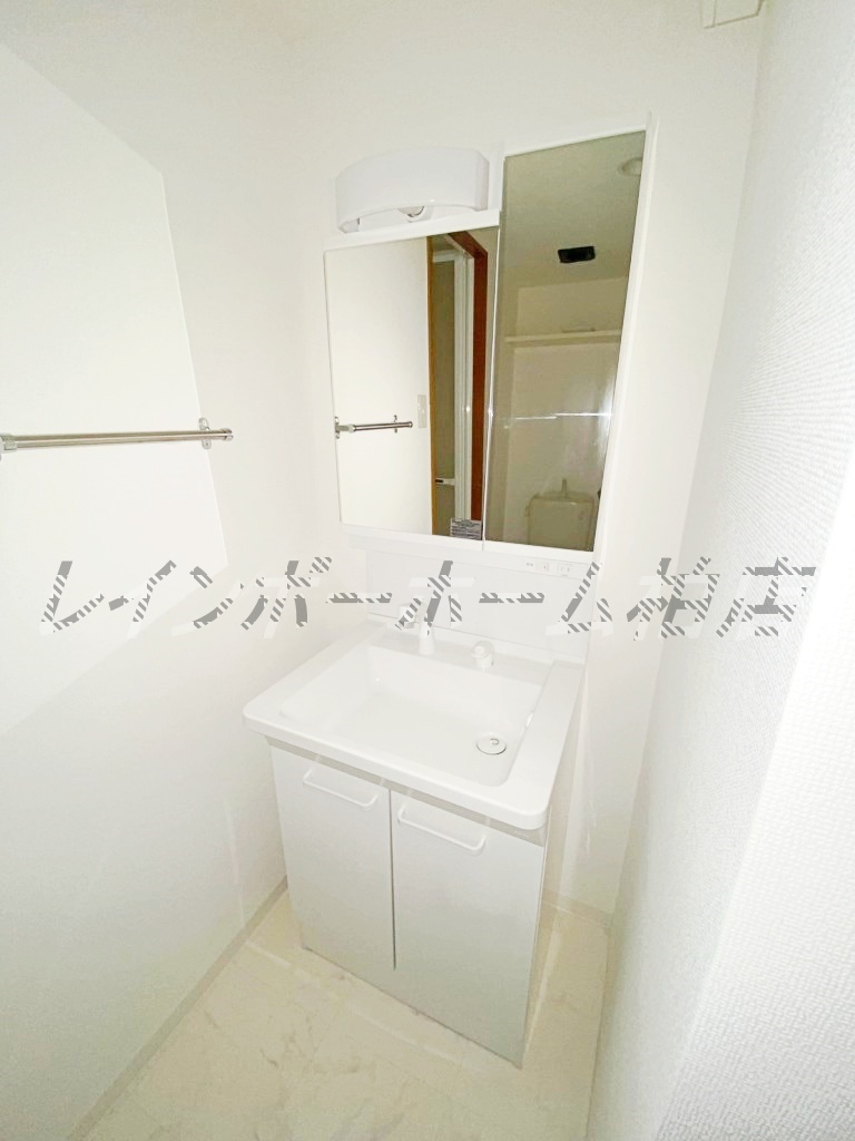 洗面設備　ゆったりとスペースのある洗面所