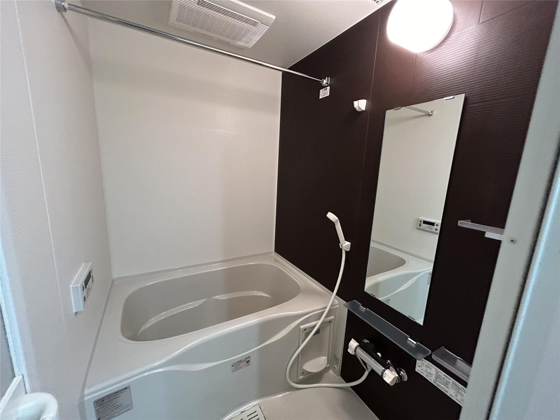 バス・シャワールーム　追焚・浴室乾燥機付きのお風呂です