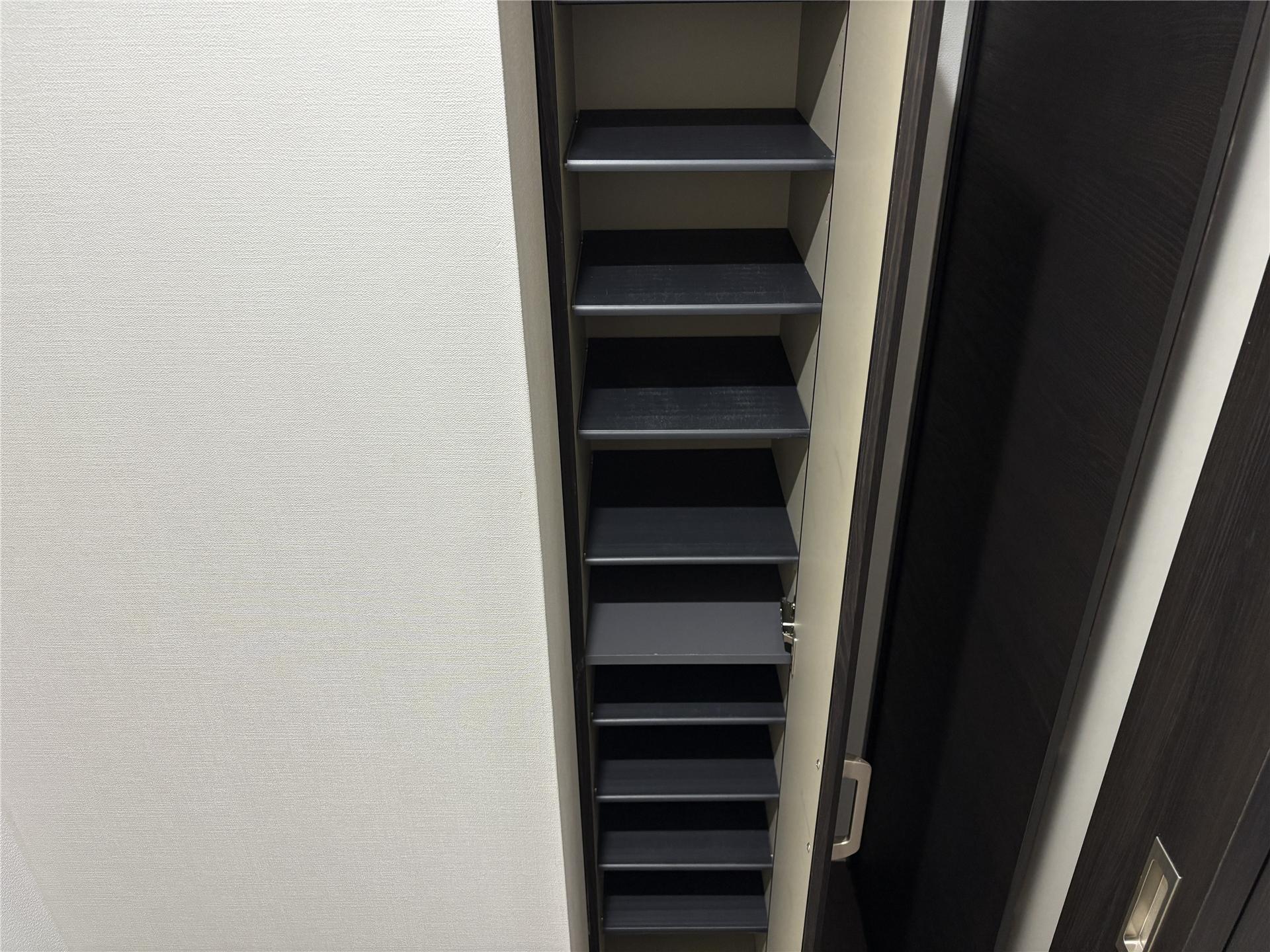 玄関　シューズボックス付きの玄関です