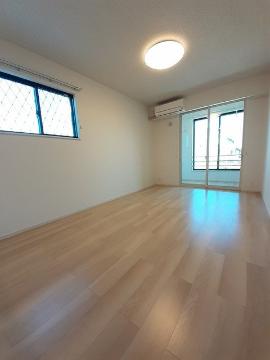 居室・リビング　室内