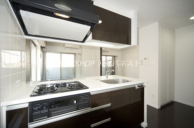 キッチン　大型システムキッチン！コンロ３口！