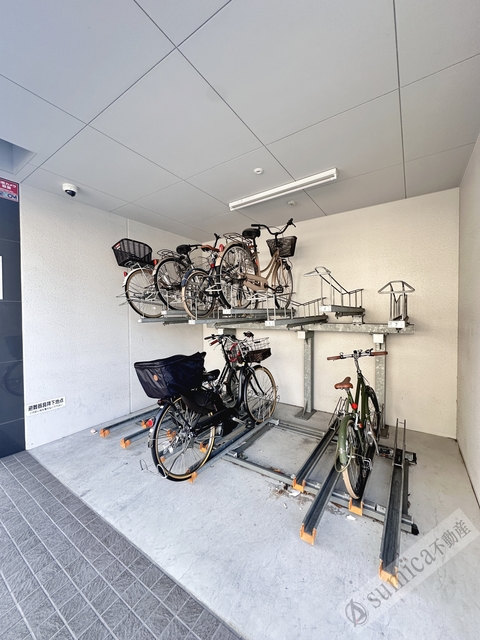駐車場　屋根付きの駐輪場で雨の日も安心♪