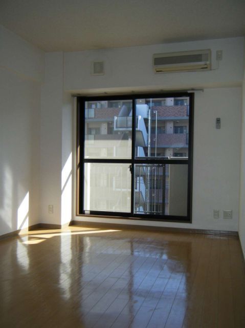 居室・リビング　別号室の参考写真