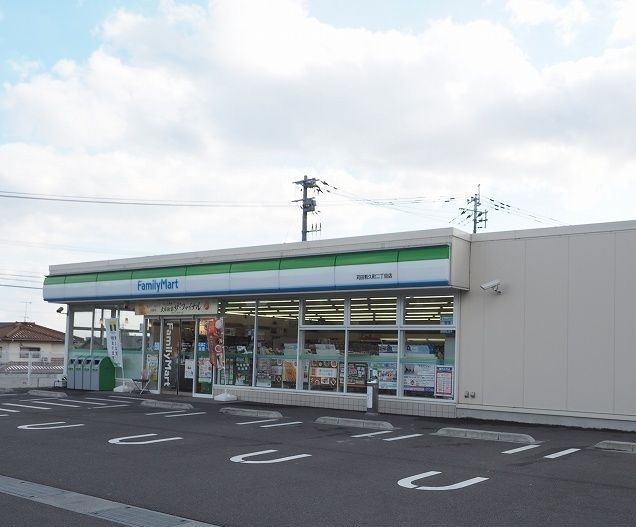 コンビニ　ファミマ苅田若久町２丁目店（コンビニ）まで25m