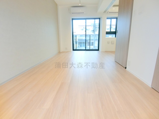 居室・リビング　床暖房付きLDK13.1帖　カウンターキッチンのリビングダイ