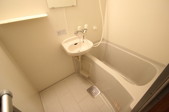 バス・シャワールーム　※別部屋の写真です