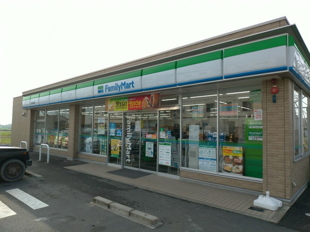 コンビニ　ファミリーマート岡山南庭瀬店（コンビニ）まで652m