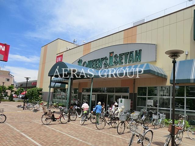 スーパー　クイーンズ伊勢丹杉並桃井店（スーパー）まで582m