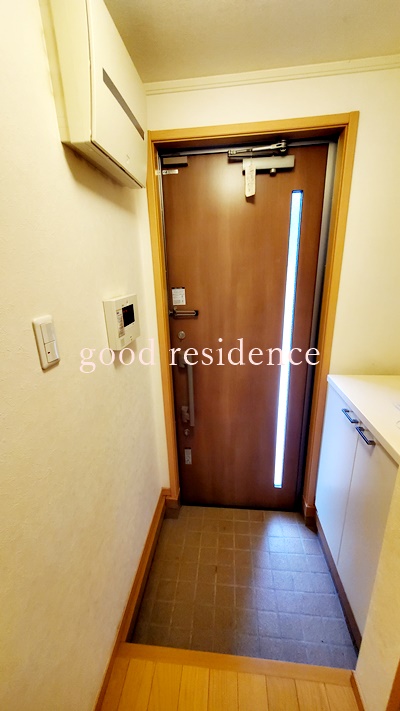 玄関　【WIC付きでたっぷり収納♪】