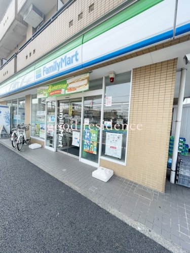 コンビニ　ファミリーマート 花月園駅前店（コンビニ）まで221m
