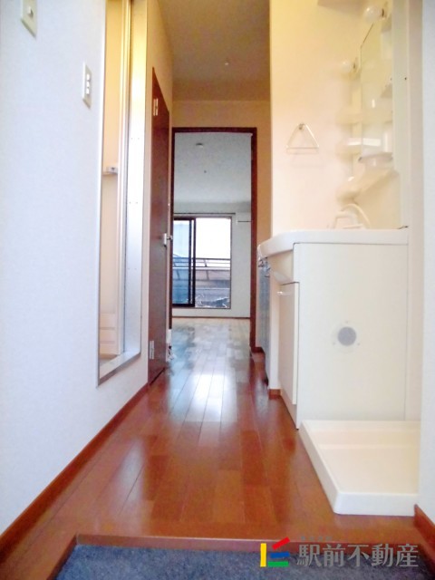 玄関　手前が洗濯機置場です