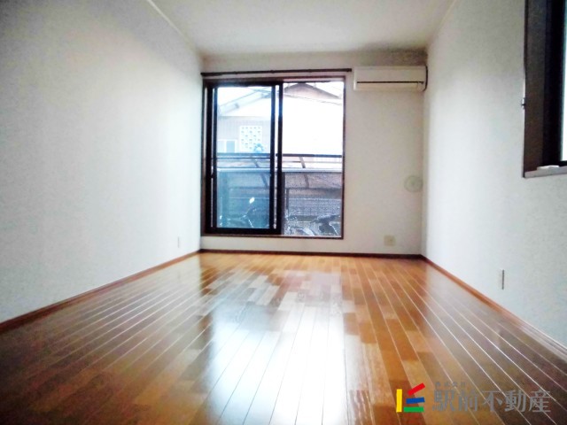 居室・リビング　２面採光の明るいお部屋