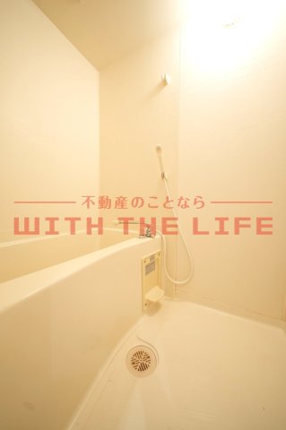 バス・シャワールーム　コンパクトで使いやすいお風呂です