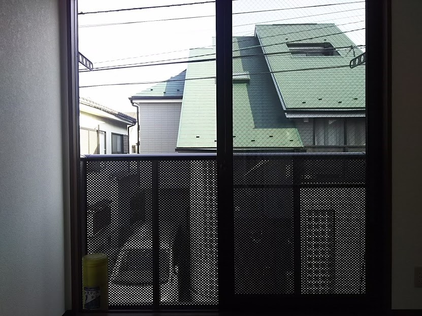 バルコニー　布団が干せますね