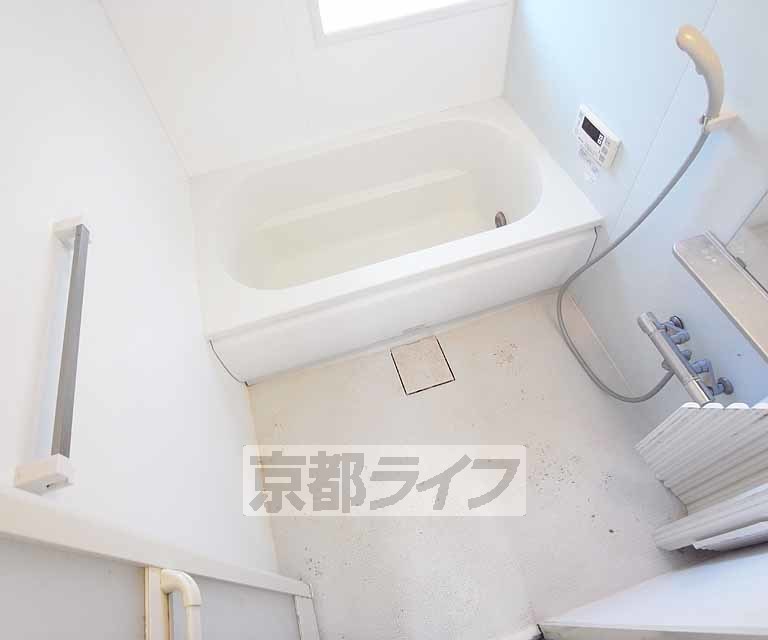 バス・シャワールーム　この広さなら疲れも癒せますね。