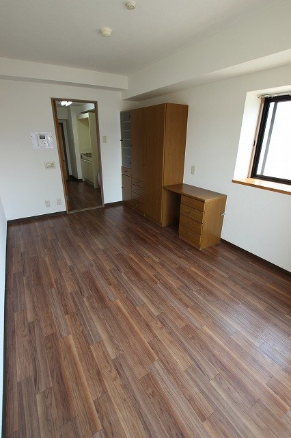 居室・リビング　同物件別号室