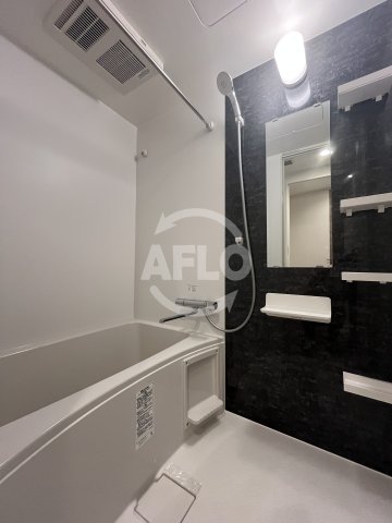 バス・シャワールーム　セレニテ東三国ミラク　浴室