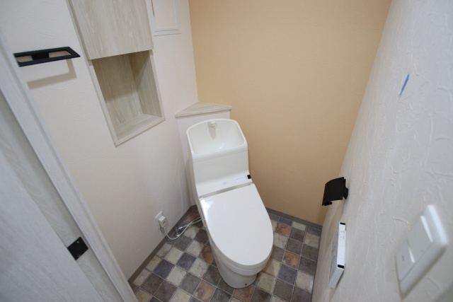 トイレ　※別室の参考写真の為、現況優先です。