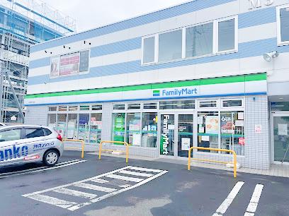 コンビニ　ファミリーマート札幌平岸3条店（コンビニ）まで329m